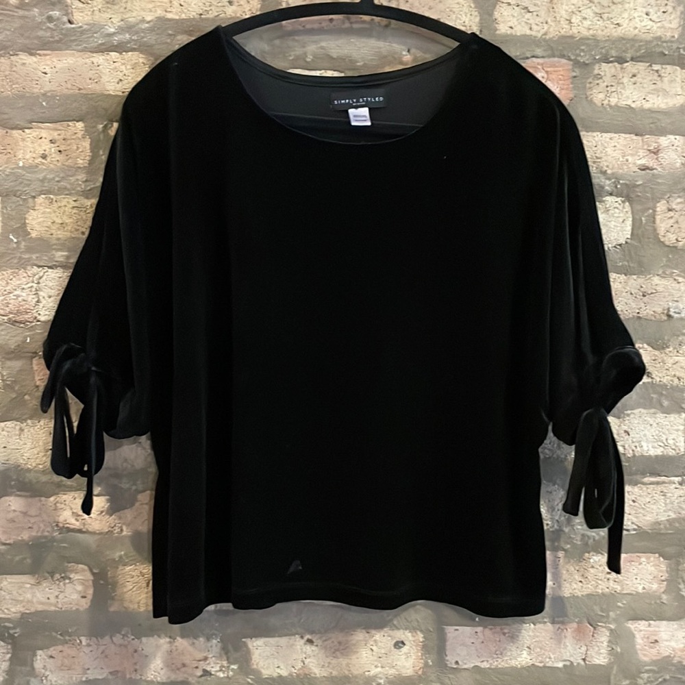 Simply Styled Velour Cold Shoulder Top